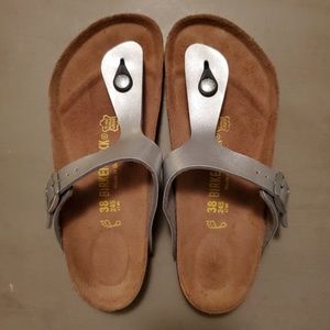 Birkenstock Gizeh Silver Sandals (like new)